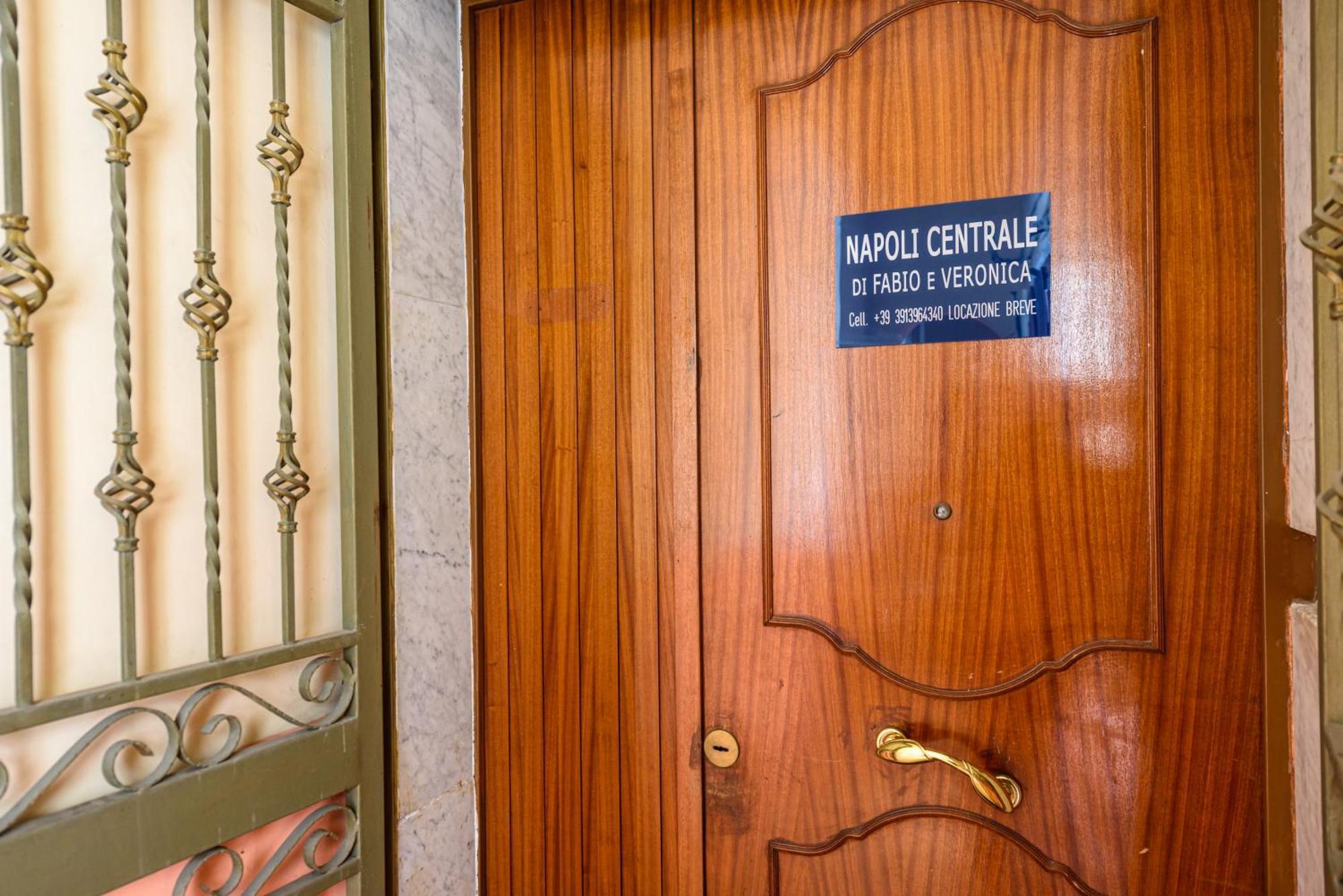 Napoli Centrale Di Fabio E Veronica Lt Hotel Eksteriør billede